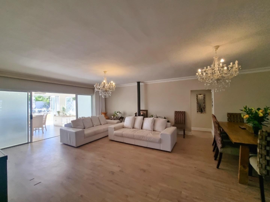 5 Bedroom Property for Sale in Sandbaai Western Cape